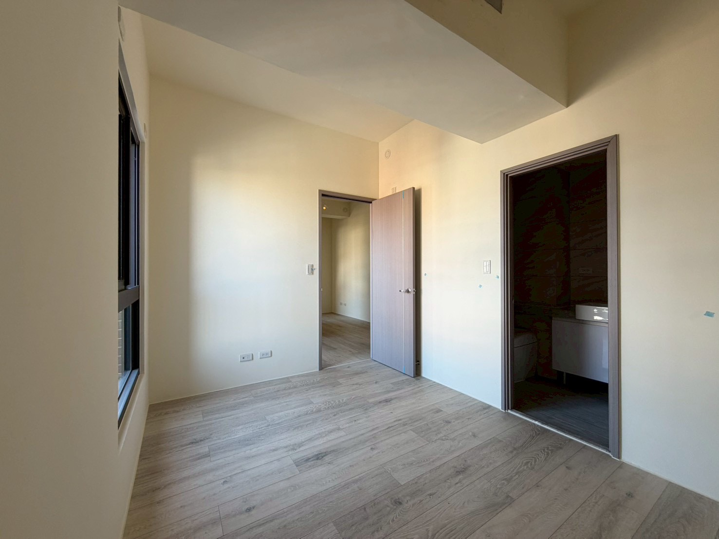 專任｜國美好好西區高樓層視野兩房附車位｜有露臺｜鑰匙在手