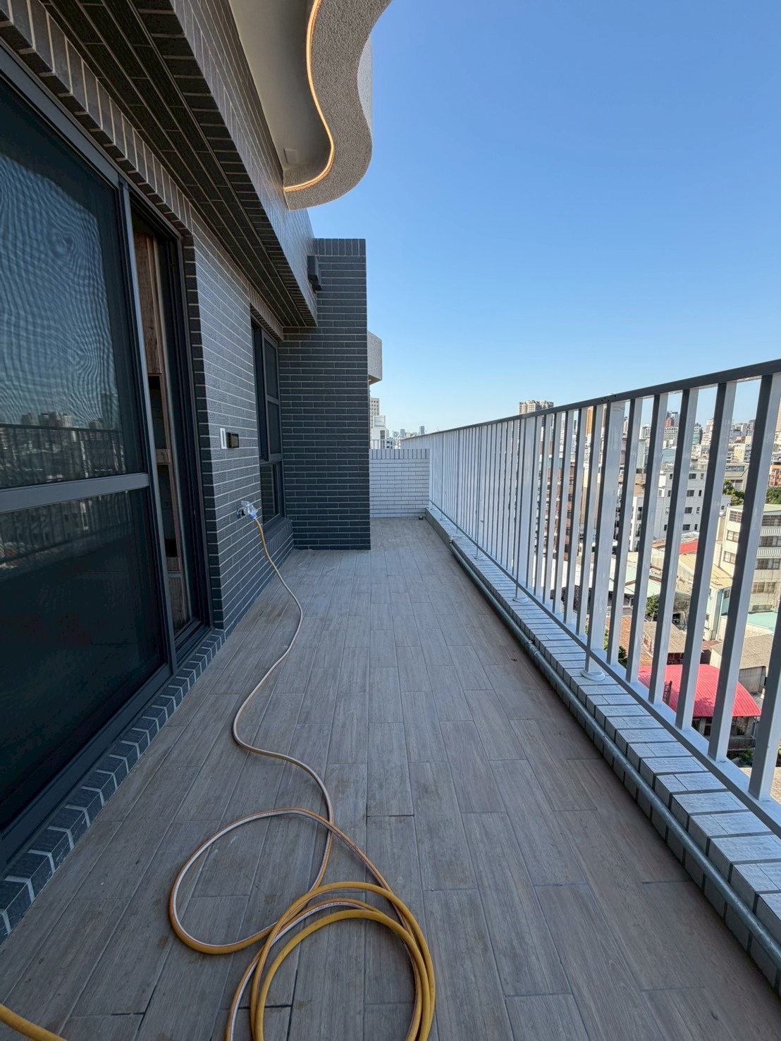 專任｜國美好好西區高樓層視野兩房附車位｜有露臺｜鑰匙在手