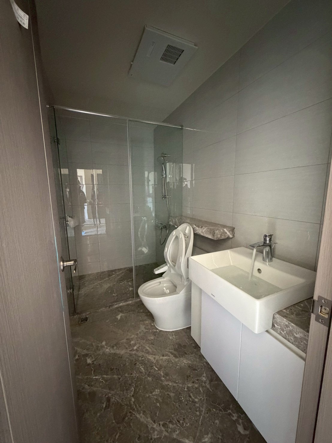 專任｜國美好好西區高樓層視野兩房附車位｜有露臺｜鑰匙在手