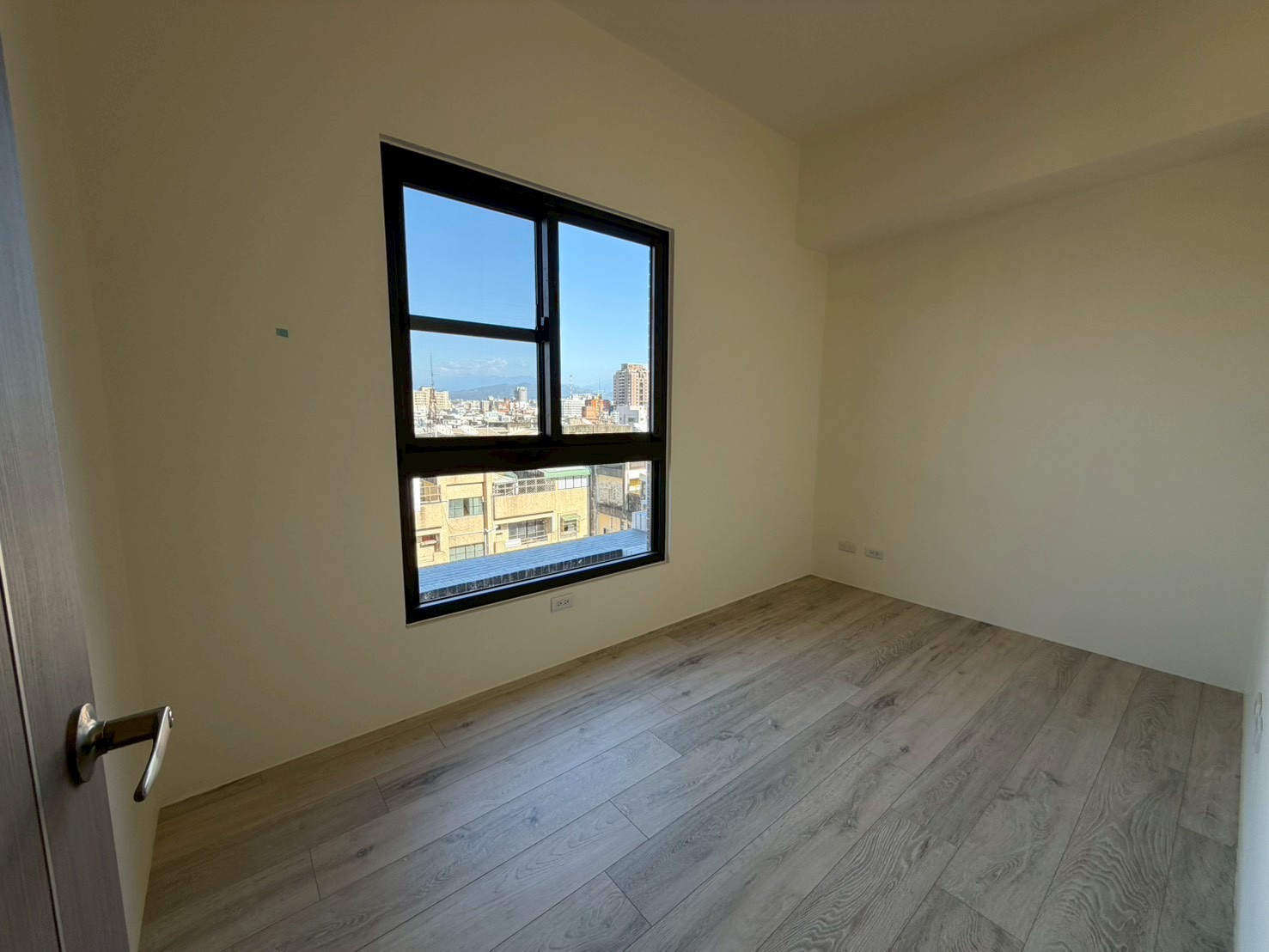 專任｜國美好好西區高樓層視野兩房附車位｜有露臺｜鑰匙在手