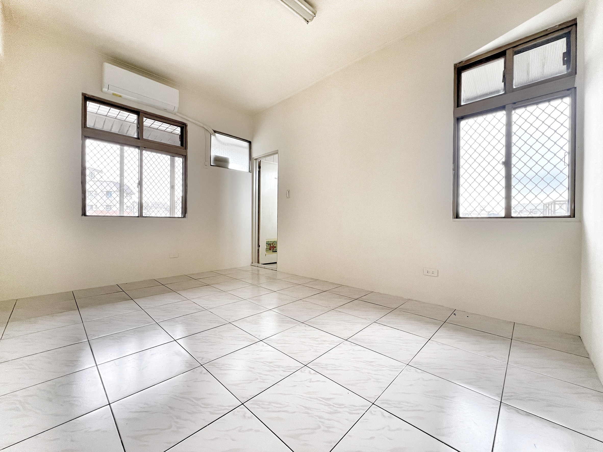 北屯丨水湳經貿雷中慶園次頂樓三採光三房平車美廈