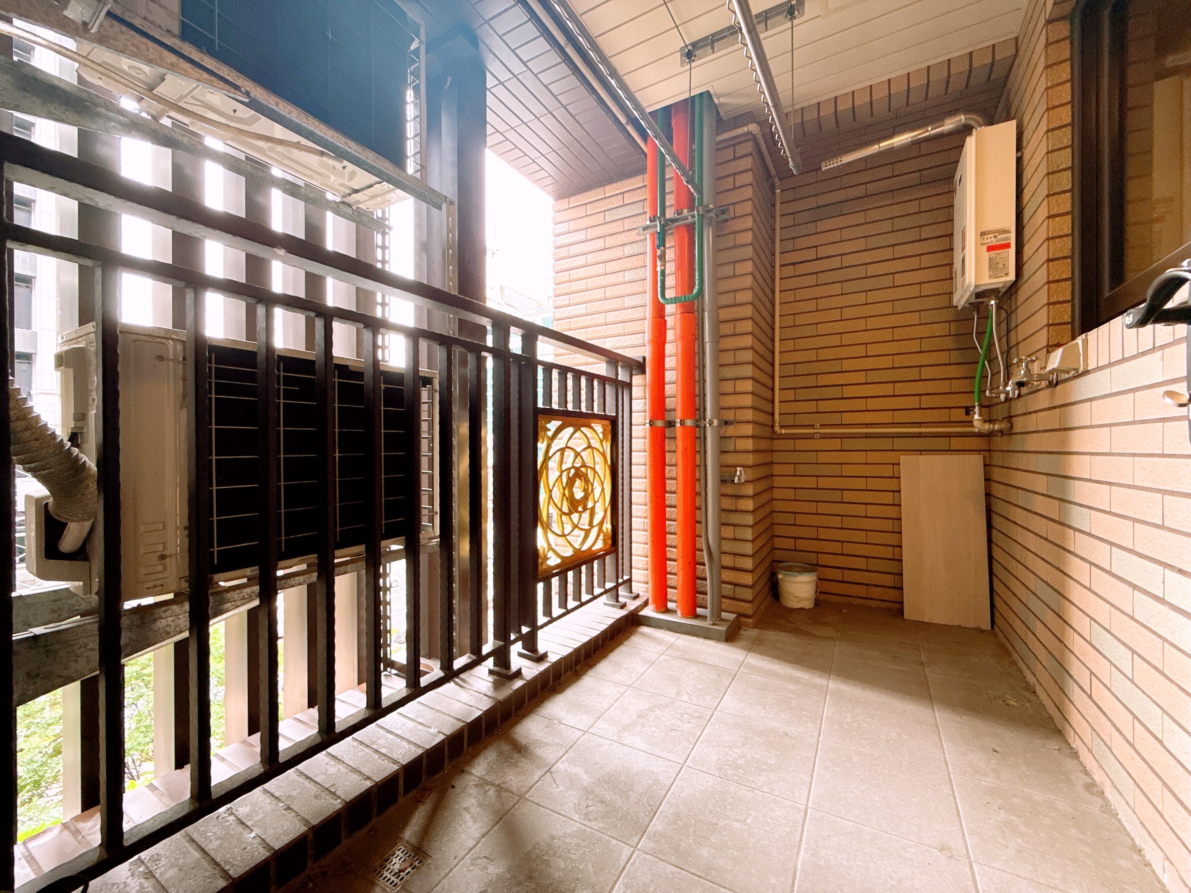 東區丨新年新希望 就看這一道 LALAPORT台中新站精裝兩房平車