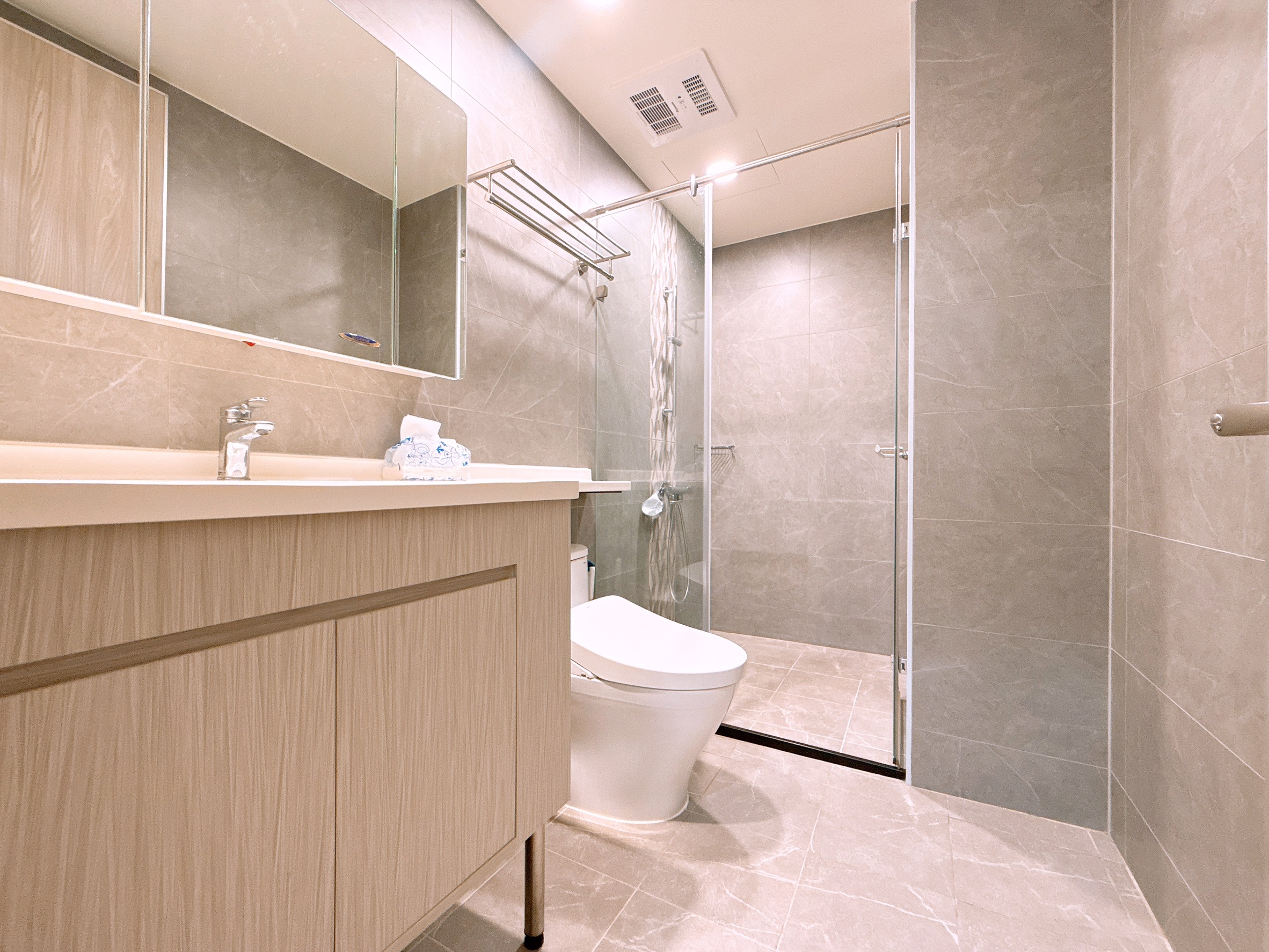 東區丨新年新希望 就看這一道 LALAPORT台中新站精裝兩房平車