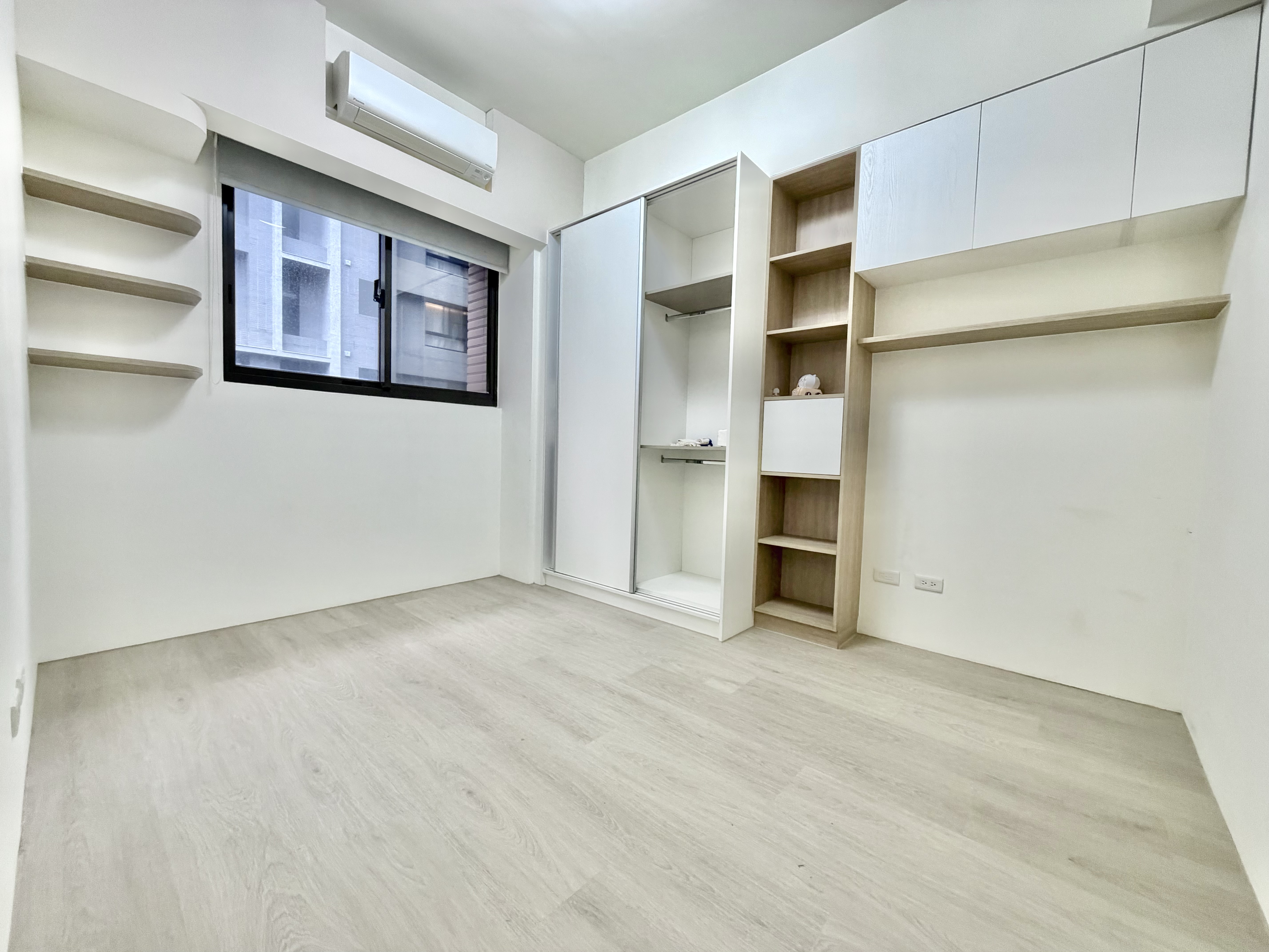 高鐵A18站正蛋黃區ꕤ力璞棧精美裝潢高樓三房車位