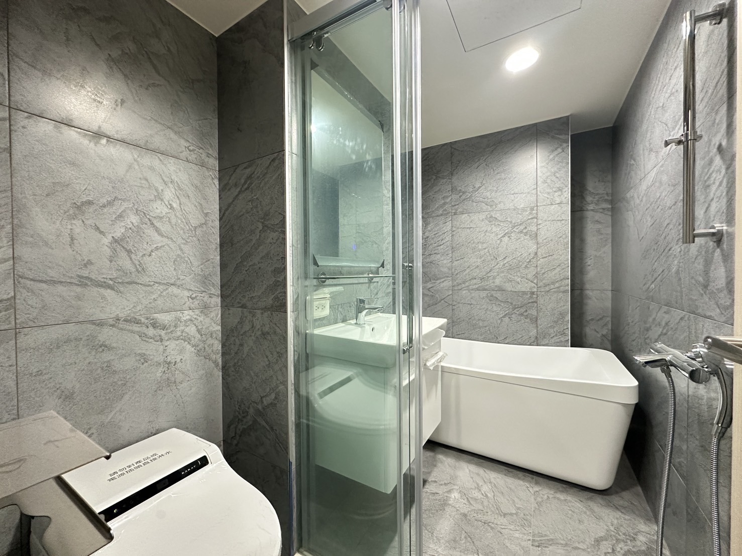 高鐵A18站正蛋黃區ꕤ站前新銳低總價精美兩房平面車位