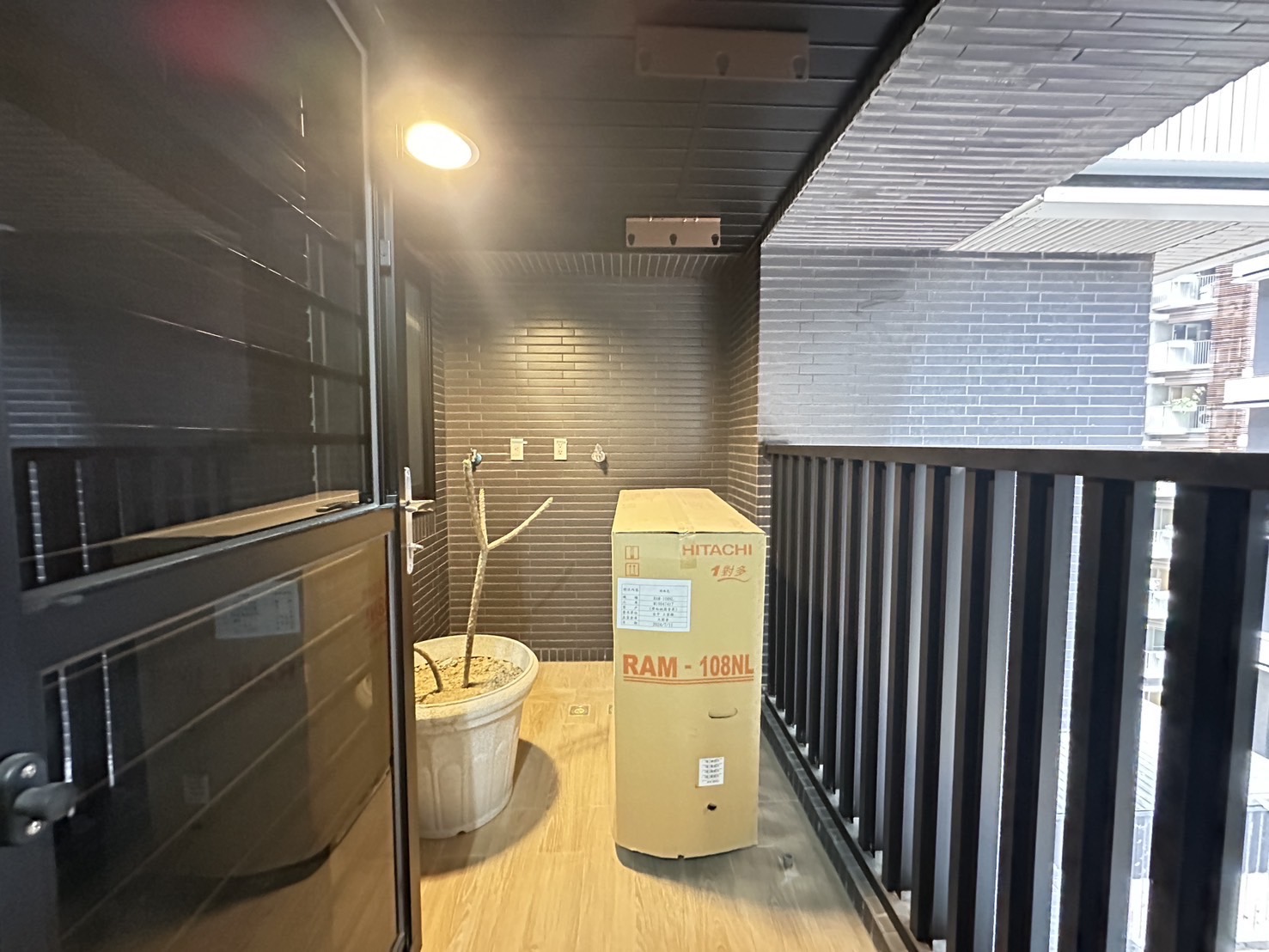 高鐵A18站正蛋黃區ꕤ站前新銳低總價精美兩房平面車位