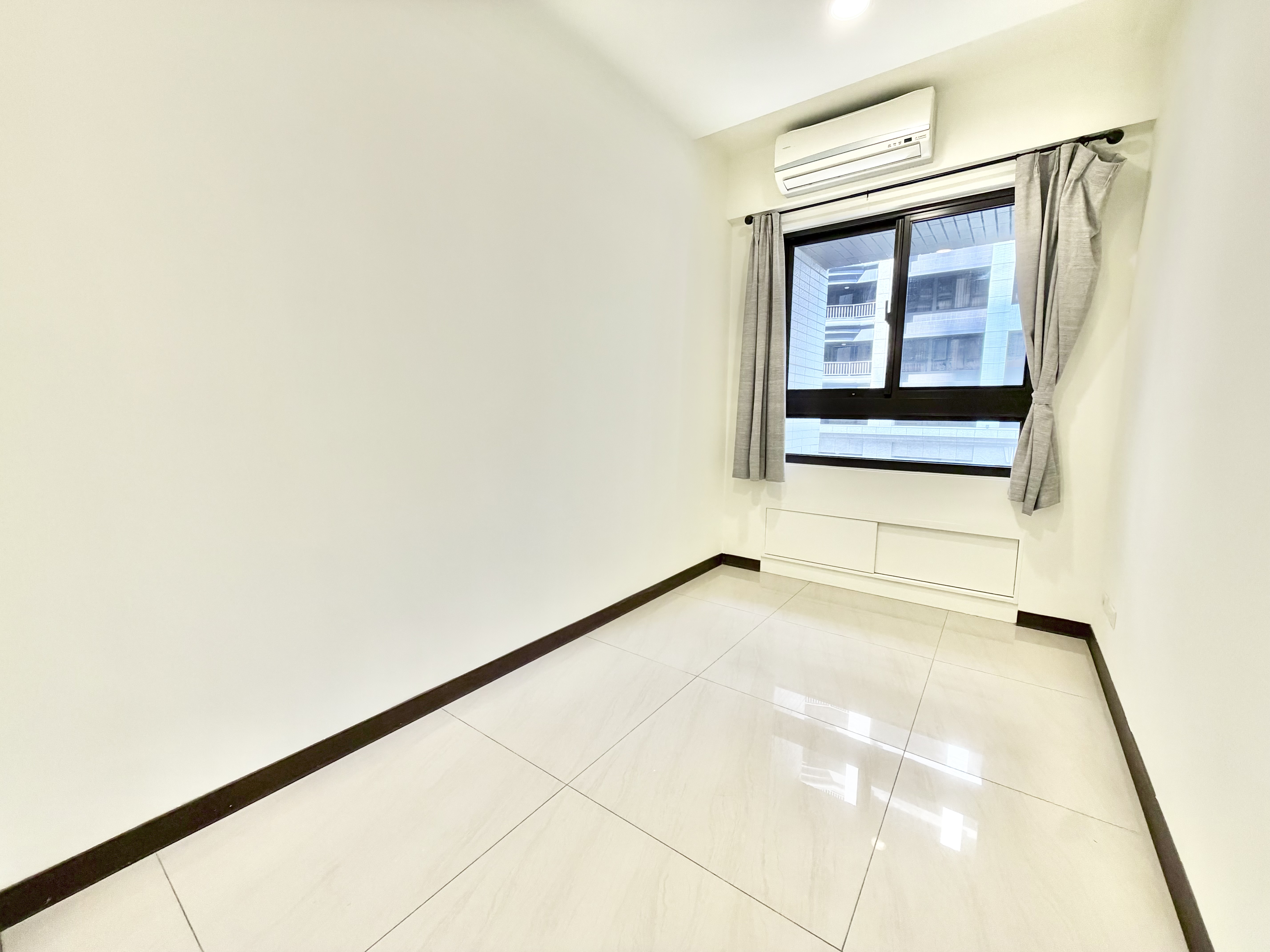 高鐵A18站ꕤ明日苑-5國寶苑精美裝潢衛浴雙開大四房車位