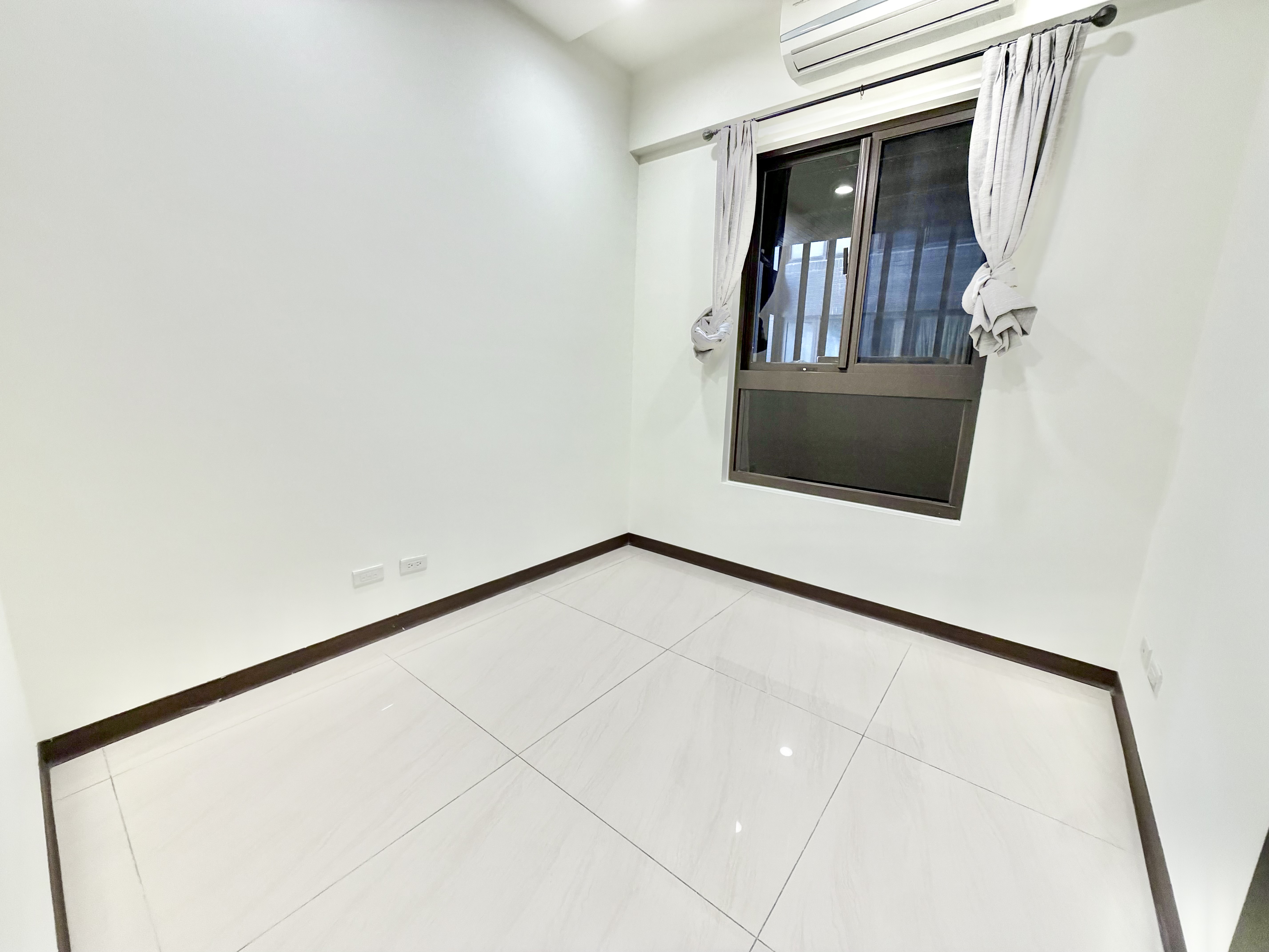 高鐵A18站ꕤ明日苑-5國寶苑精美裝潢衛浴雙開大四房車位