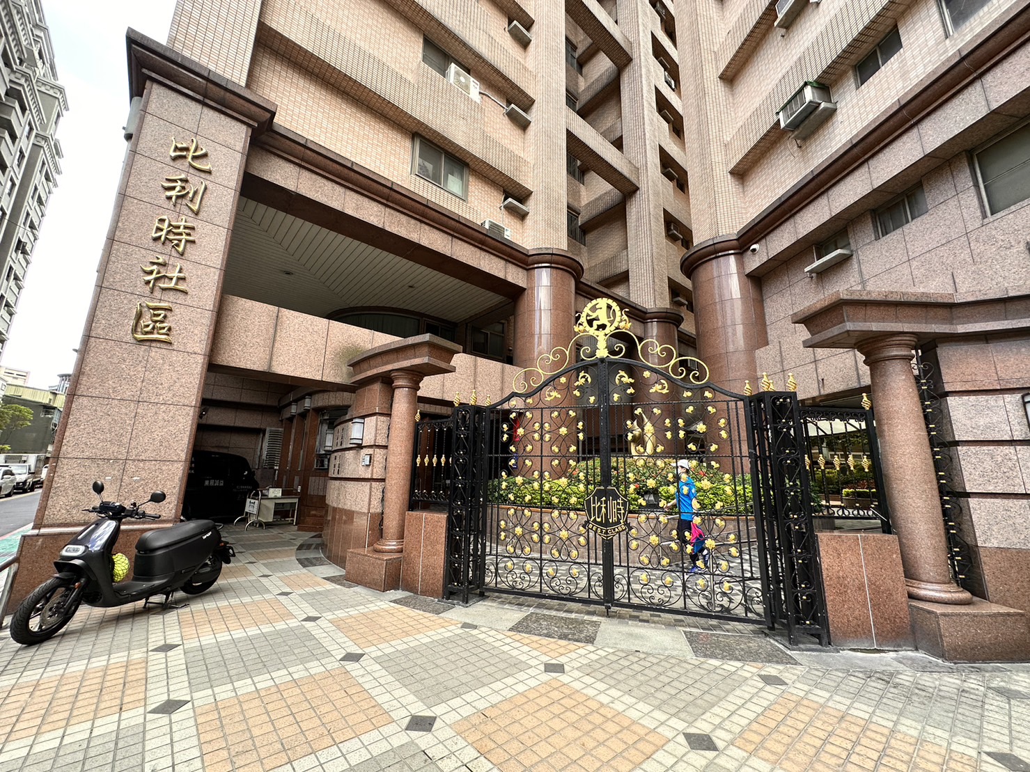 景安捷運站一首歌-高樓管理邊間四房車位-住商小蔣