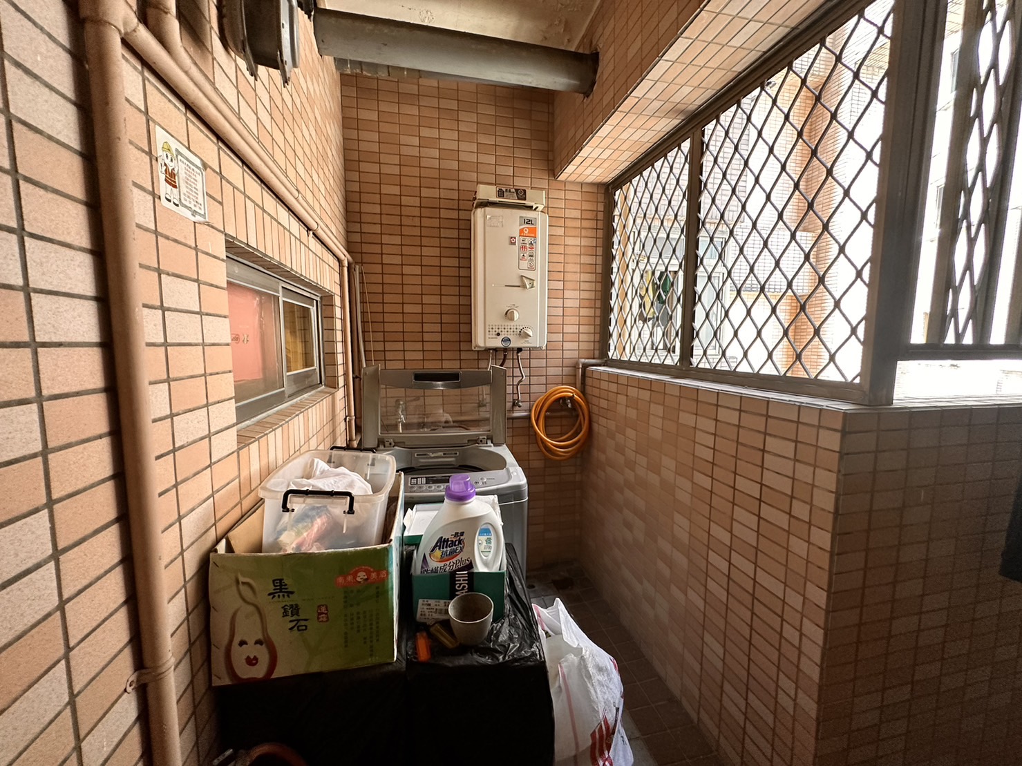 景安捷運站一首歌-高樓管理邊間四房車位-住商小蔣