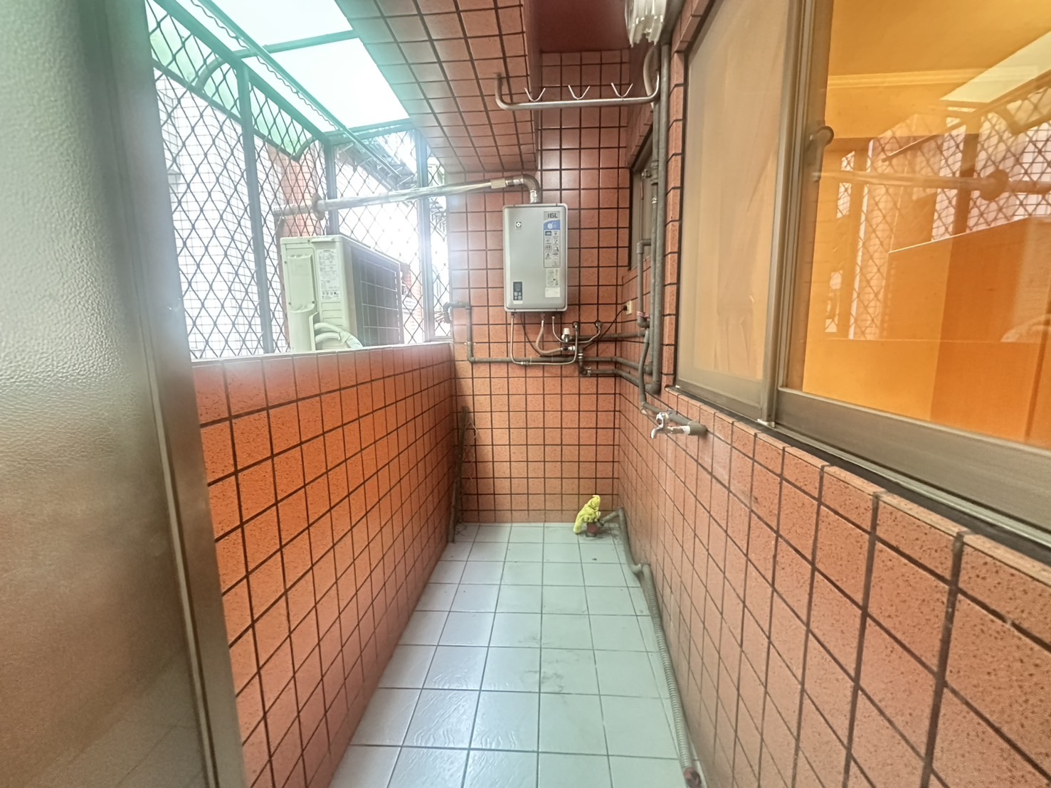 自己姑姑的房子找我～景安站高樓三房平車－住商蔣世傑