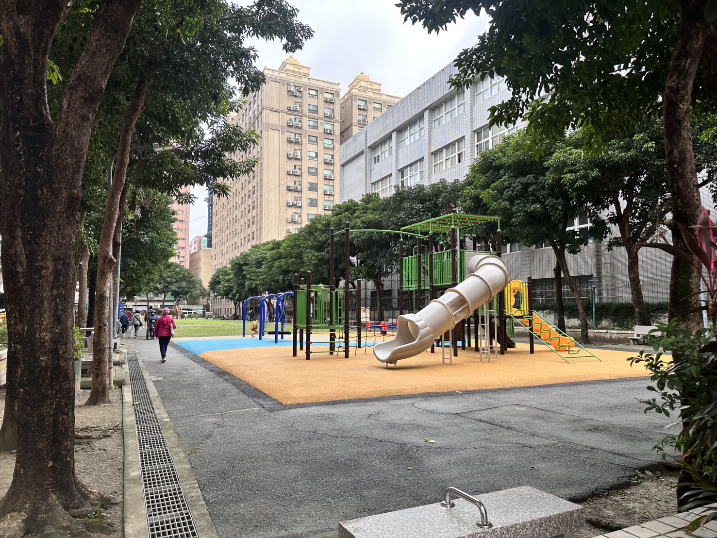 經典歐洲林蔭公園美景三房平車-住商活力小蔣