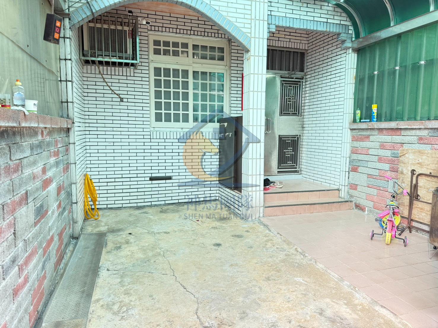 青埔買房買屋 近青埔【門前庭院停車】別墅(頂加鐵皮)