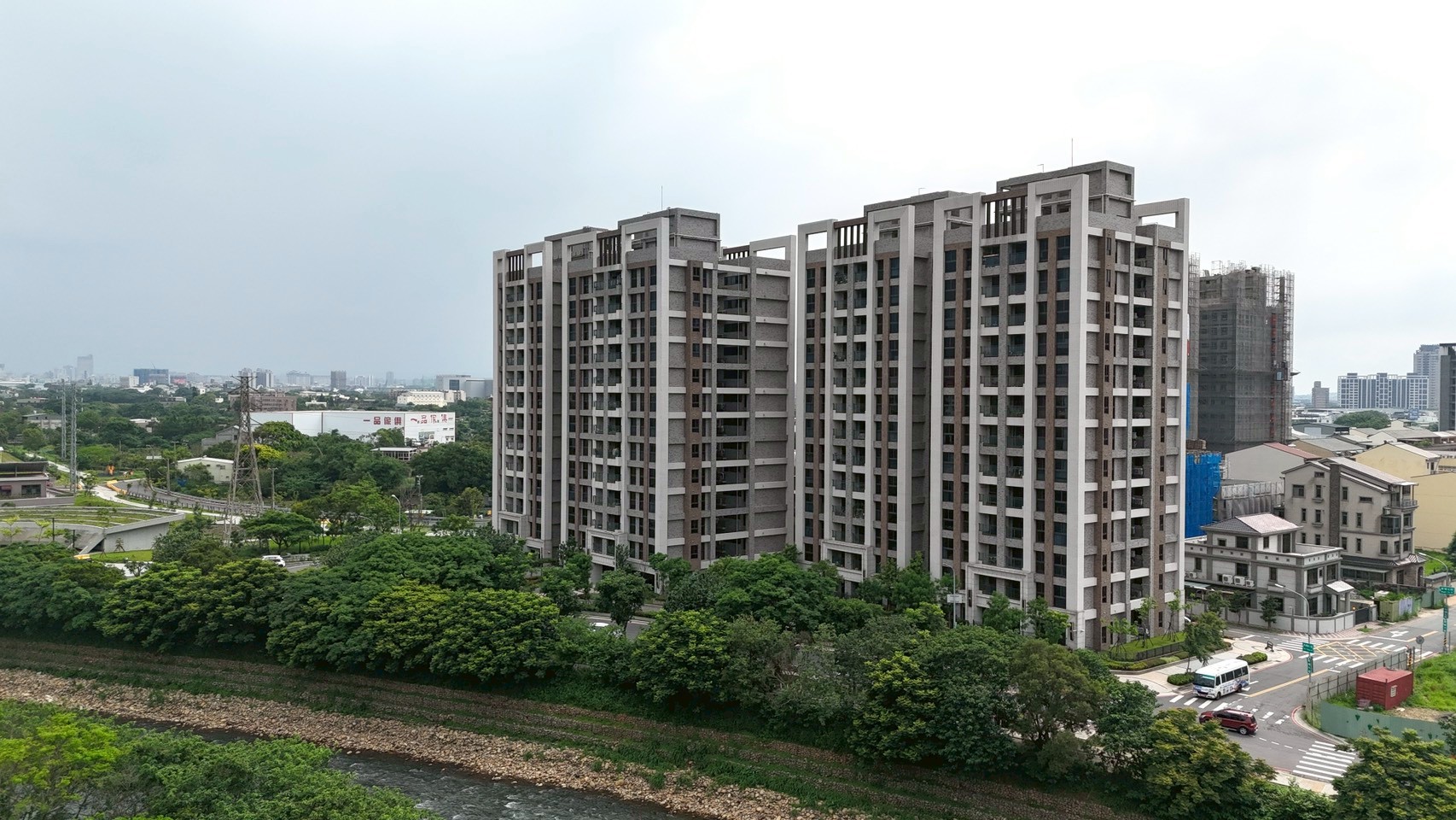 青埔買房買屋 青埔A18櫻花緻頂樓三房車