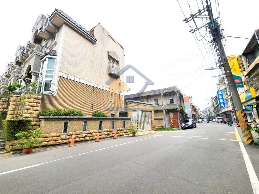 青埔買房買屋 過嶺雙車透天別墅