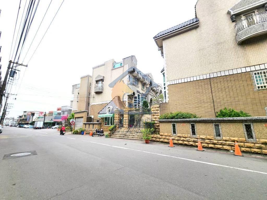 青埔買房買屋 過嶺雙車透天別墅