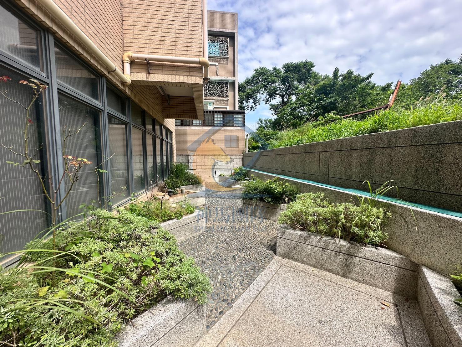 青埔買房買屋 過嶺 百萬裝潢店住+車位