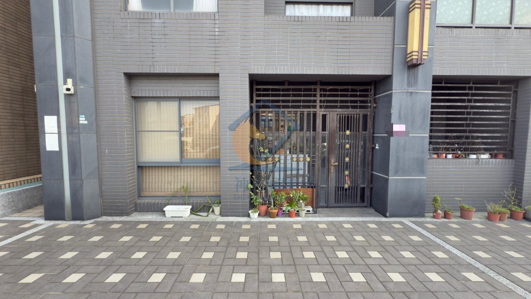 青埔買房買屋 過嶺 百萬裝潢店住+車位