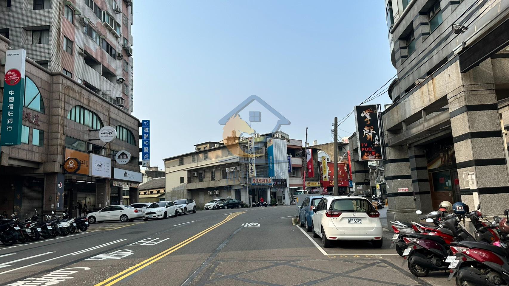 青埔買房買屋 苗栗市中心六合國小【樓中樓】大露臺【平面車】